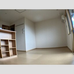 室内写真は別部屋の写真です。