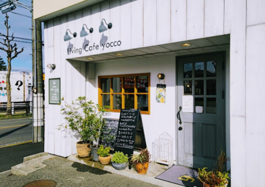 Living Cafe yocco(リビング カフェ ヨッコ)(カフェ)まで195m シャトー芝