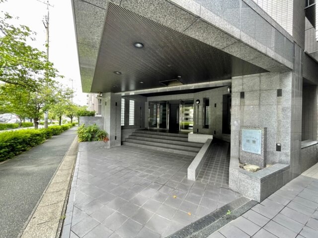 落ち着いたエントランスです グランドメゾン徳重