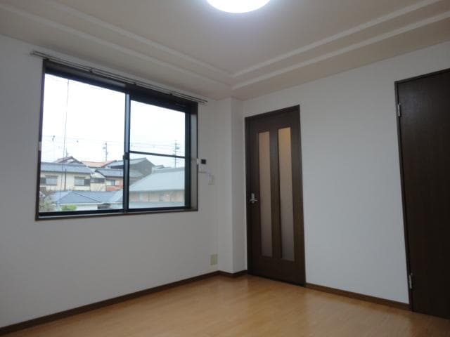 リビング コーポナカネ