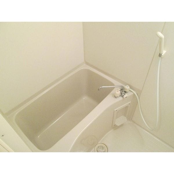 室内写真は別部屋の写真です。 東海道本線/共和駅 徒歩15分 1階 築16年