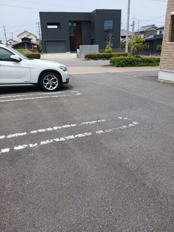 車をお持ちの方に嬉しい駐車場付きの物件です イリーデ・カーサ