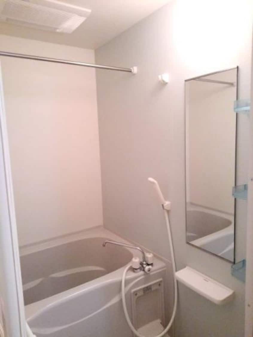 落ち着いた空間のお風呂です ハレレア