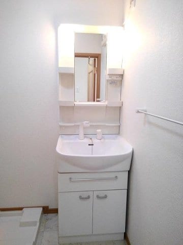 ゆったりとスペースのある洗面所 ハレレア