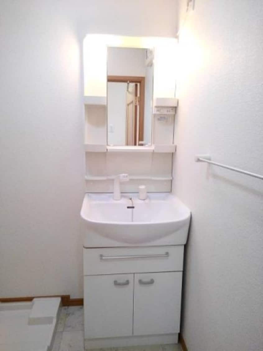 ゆったりとスペースのある洗面所 ハレレア