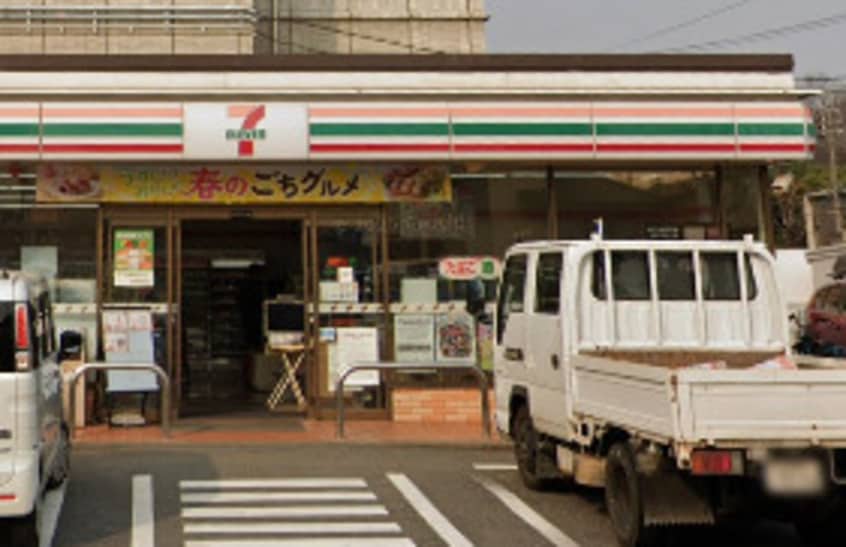 セブンイレブン 名古屋豊が丘店(コンビニ)まで587m ラ・ファミーユⅠ