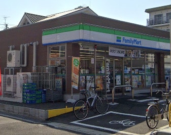ファミリーマート 名東山の手店(コンビニ)まで458m マンションわくら