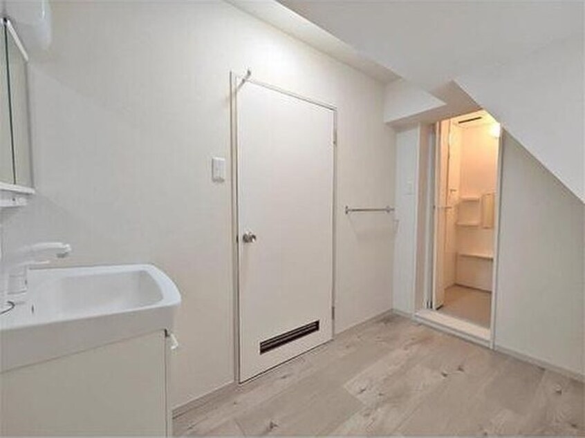  名古屋市営地下鉄東山線/新栄町駅 徒歩7分 7階 築45年