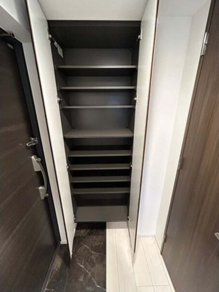 ※写真は同じマンションの違う部屋のものになります。 名古屋市営地下鉄鶴舞線/丸の内駅 徒歩2分 7階 築2年