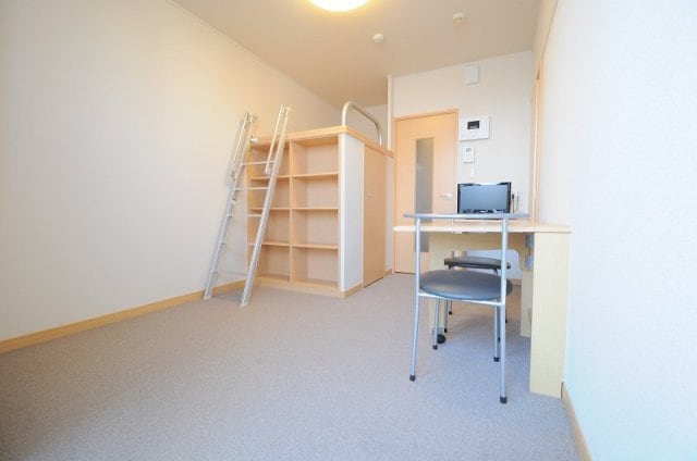  レオパレス丸根