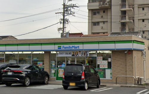 ファミリーマート 名東引山一丁目店(コンビニ)まで519m サンハイム
