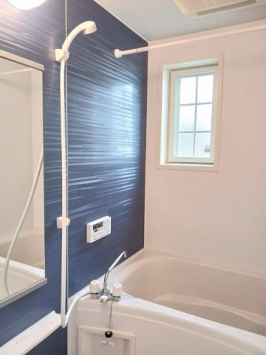 ゆったり過ごせるお風呂です ブルー　コスモ