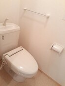 落ち着いた色調のトイレです 汐見坂マルタ