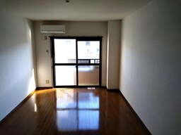 写真、間取図面などが現況と異なる場合は現況優先となります。