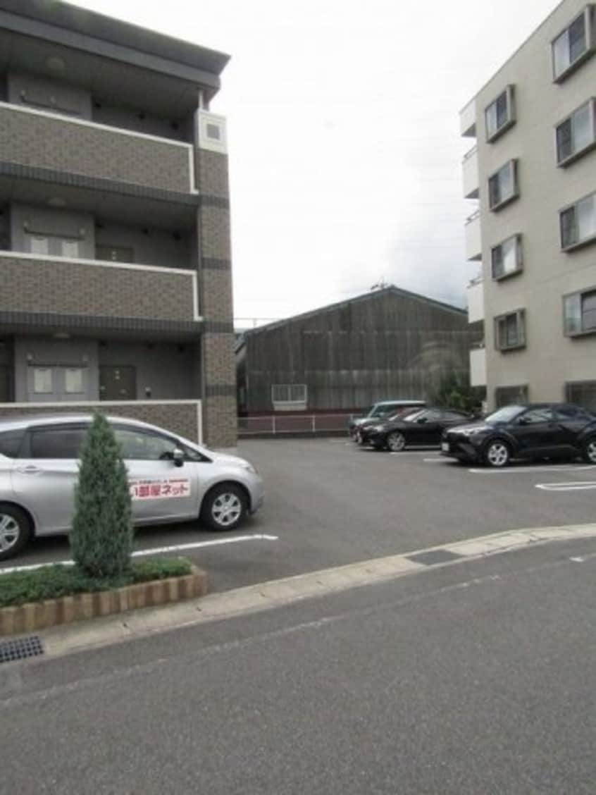 車をお持ちの方に嬉しい駐車場付きの物件です 名鉄名古屋本線/一ツ木駅 徒歩9分 1階 築16年