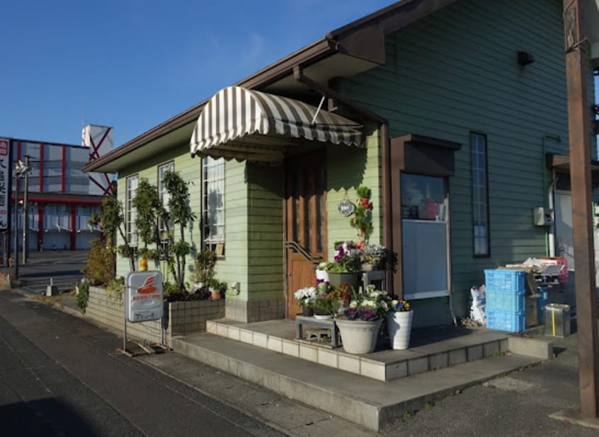 アジュール(カフェ)まで1136m ボヌール平松　B棟