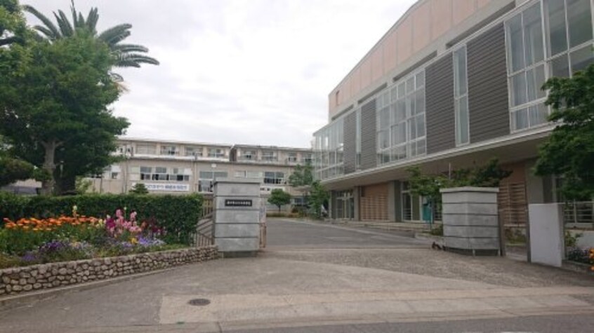 半田市立乙川中学校(中学校/中等教育学校)まで690m メゾン美原