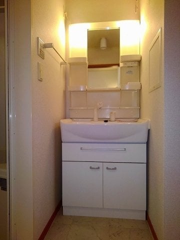 コンパクトで使いやすい洗面所 フィオーレ・メイ