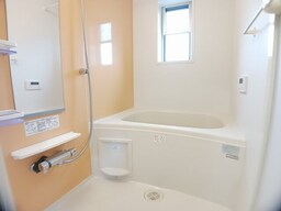 コンパクトで使いやすいお風呂です