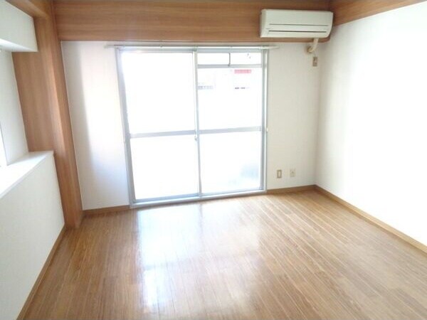 ※写真は同じマンションの違う部屋のものになります。 名古屋市営地下鉄名城線/東別院駅 徒歩4分 6階 築37年