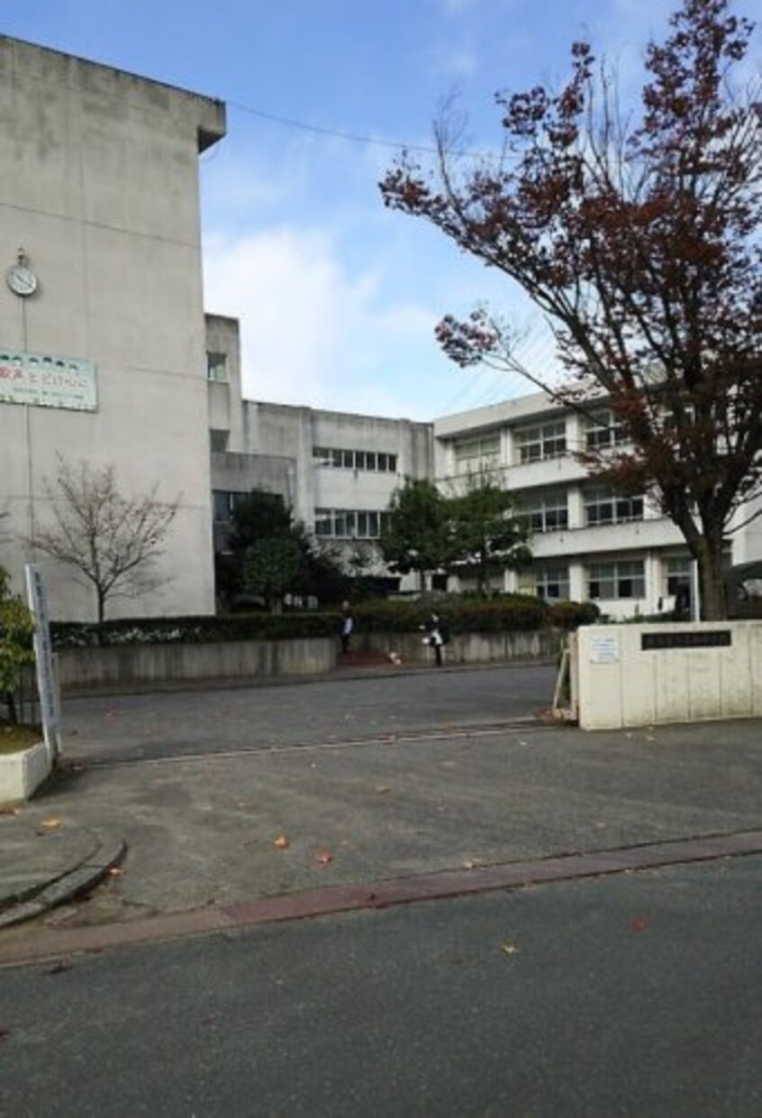 東海市立名和中学校(中学校/中等教育学校)まで1430m 東海道本線/大高駅 徒歩23分 2階 築15年