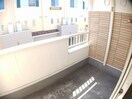 バルコニーからの眺めを楽しみながら食事をしませんか サンリット新池Ａ