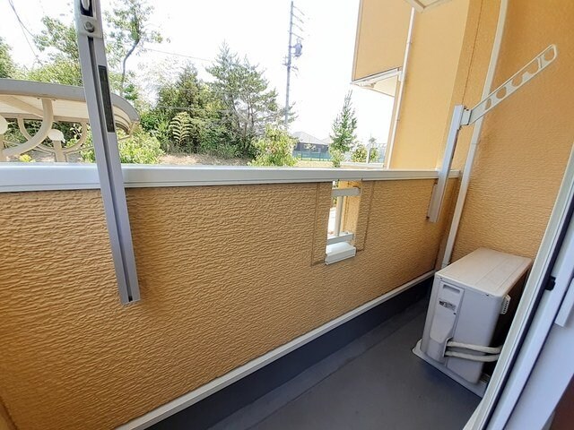 外からの目が気にならないバルコニーで洗濯物が干せます カルバンラゴ