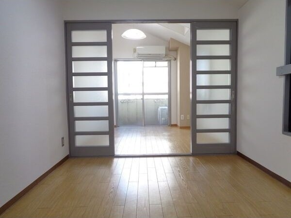 ※写真は同じマンションの違う部屋のものになります。 プリンセス栄