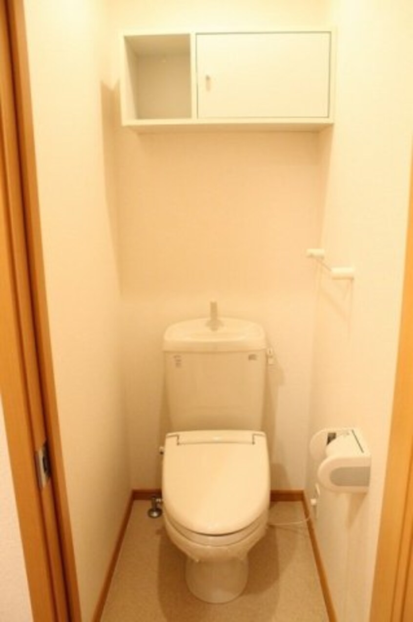 落ち着いた色調のトイレです ツイン・フォレスト
