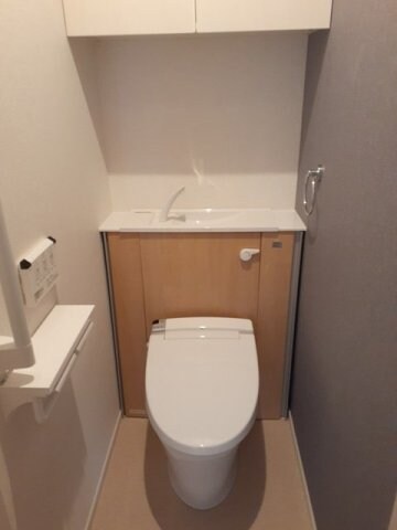 落ち着いた色調のトイレです プルミエール　吉浜Ⅱ