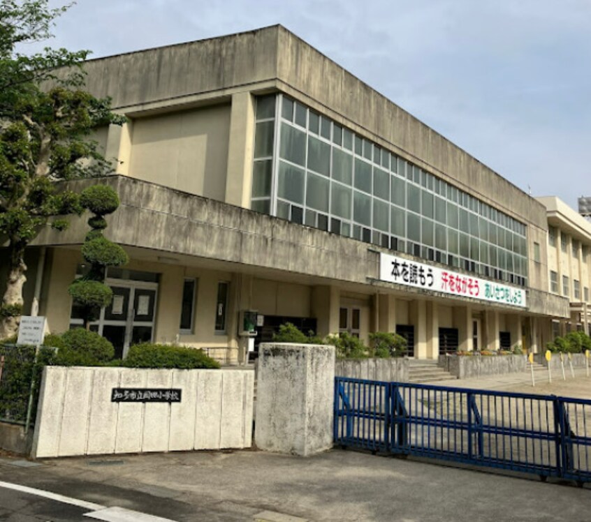 知多市立岡田小学校(小学校)まで657m 名鉄常滑線・空港線/長浦駅 徒歩24分 1-2階 築29年