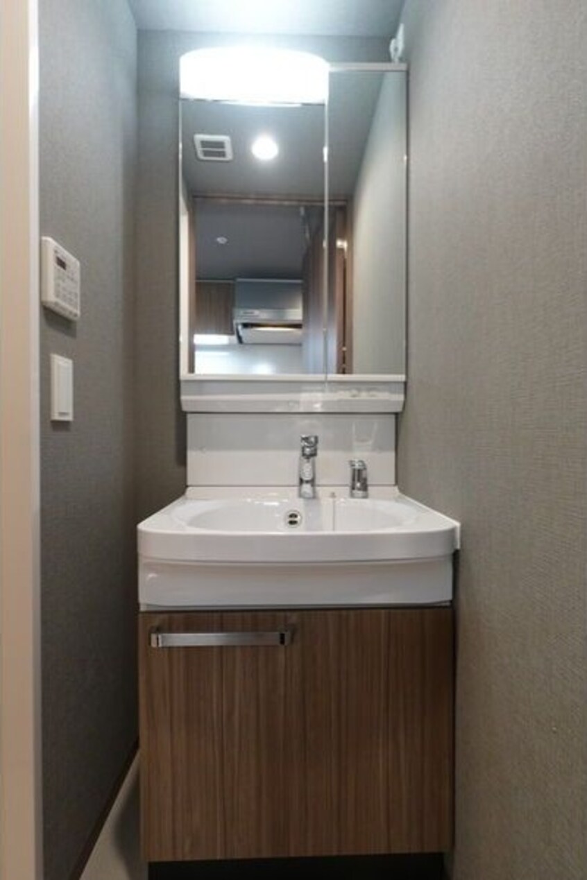  名古屋市営地下鉄鶴舞線/浅間町駅 徒歩8分 8階 築1年