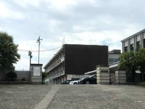 半田市立半田中学校(中学校/中等教育学校)まで650m サンセール