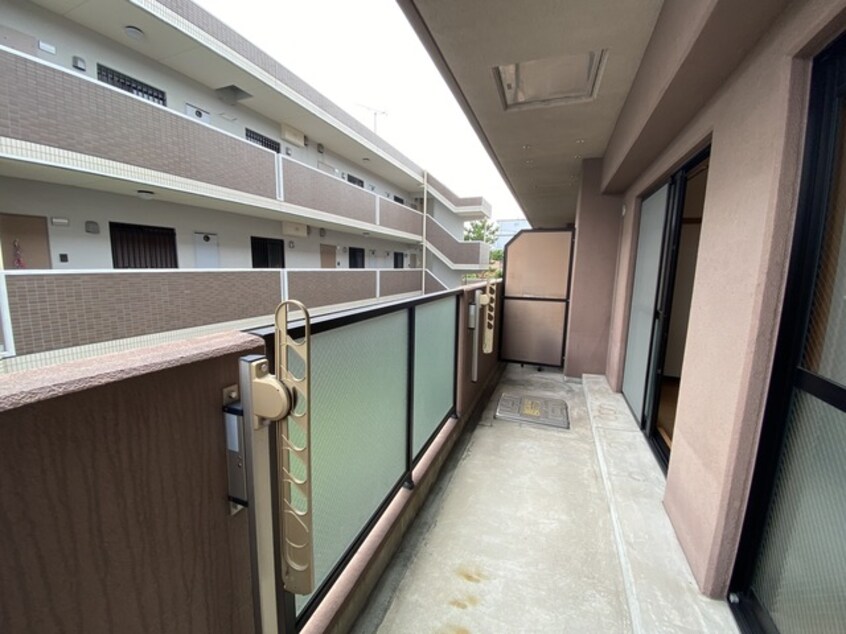 広々南側のバルコニー ジャルダン新栄