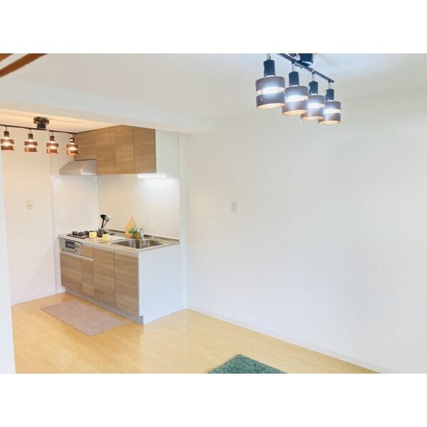 ※写真は同じマンションの違う部屋のものになります。 シャンブルナルカワ