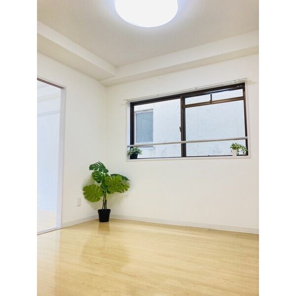 ※写真は同じマンションの違う部屋のものになります。 シャンブルナルカワ