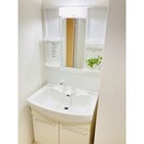 ※写真は同じマンションの違う部屋のものになります。 シャンブルナルカワ