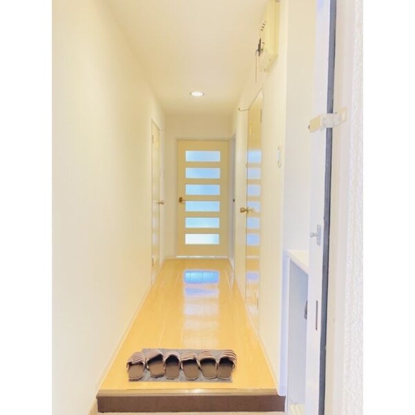 ※写真は同じマンションの違う部屋のものになります。 シャンブルナルカワ