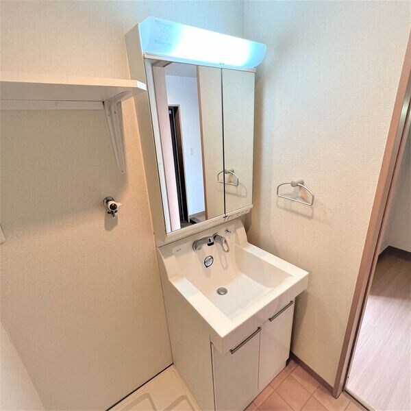  名古屋市営地下鉄東山線/新栄町駅 徒歩12分 8階 築18年