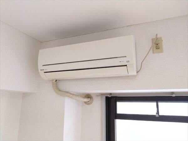 ※写真は同じマンションの違う部屋のものになります。 名古屋市営地下鉄東山線/栄駅 徒歩12分 3階 築36年