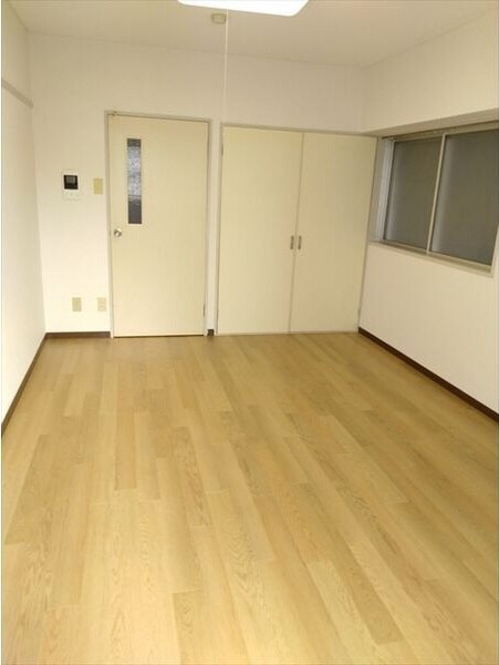 ※写真は同じマンションの違う部屋のものになります。 ルピナス栄