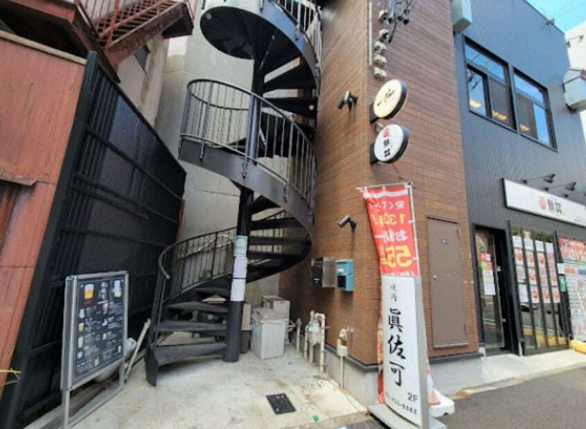 焼肉 眞佐可 名駅店(その他飲食（ファミレスなど）)まで290m ロイメント名駅