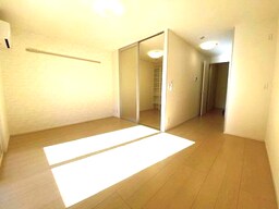 室内写真は別部屋の写真です。