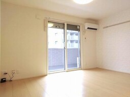 室内写真は別部屋の写真です。