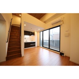 室内写真は別部屋の写真です。