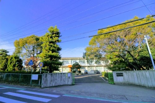 阿久比町立草木小学校(小学校)まで610m レオパレス阿久比