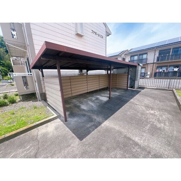  ファミール・エル