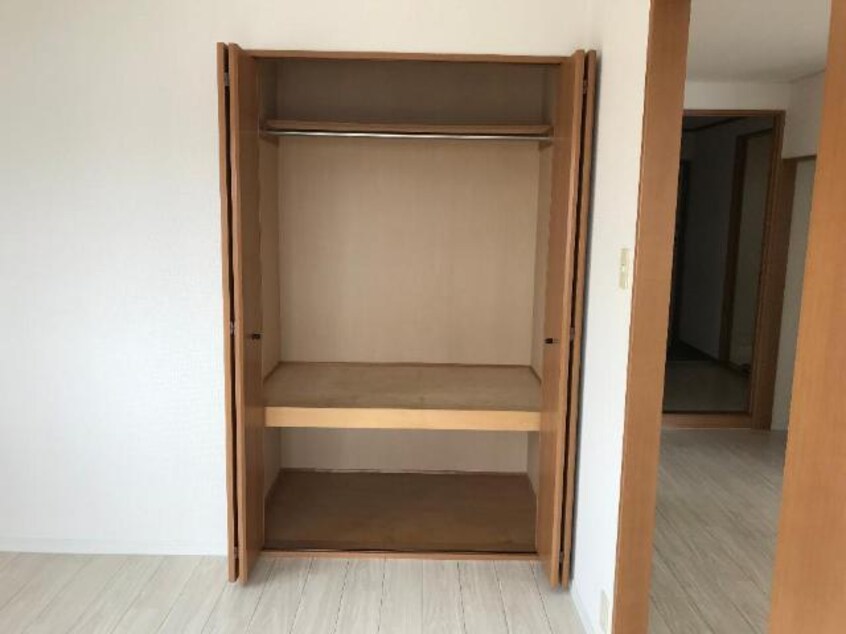 クローゼット（南洋室） エメラルド・ノービレⅠ