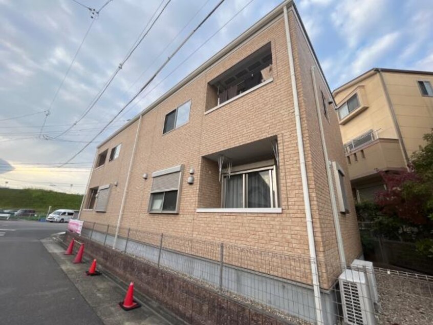 外観写真（昼） プレザンス・カメリア