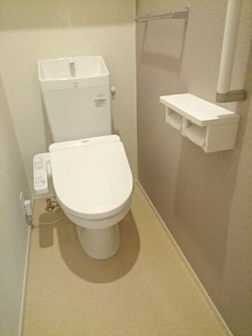 ゆったりとした空間のトイレです ソレイユ　Ｆ